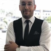 Me defino como una persona comunicativa, paciente y apasionada por los idiomas y la enseñanza